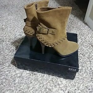 A.N.A boots